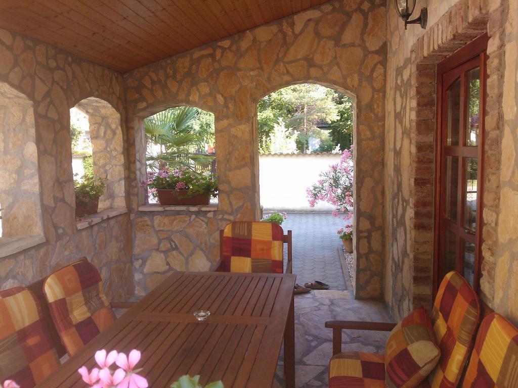 Mediterrán Apartmanház Szántód Szantod Exterior foto