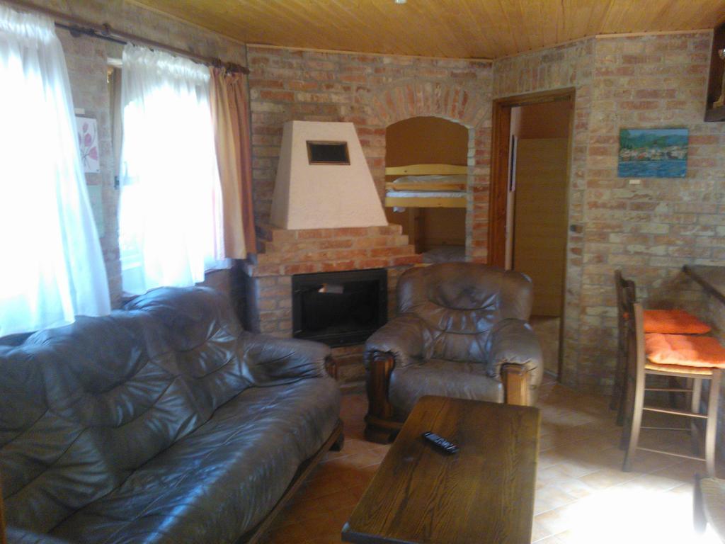 Mediterrán Apartmanház Szántód Szantod Exterior foto