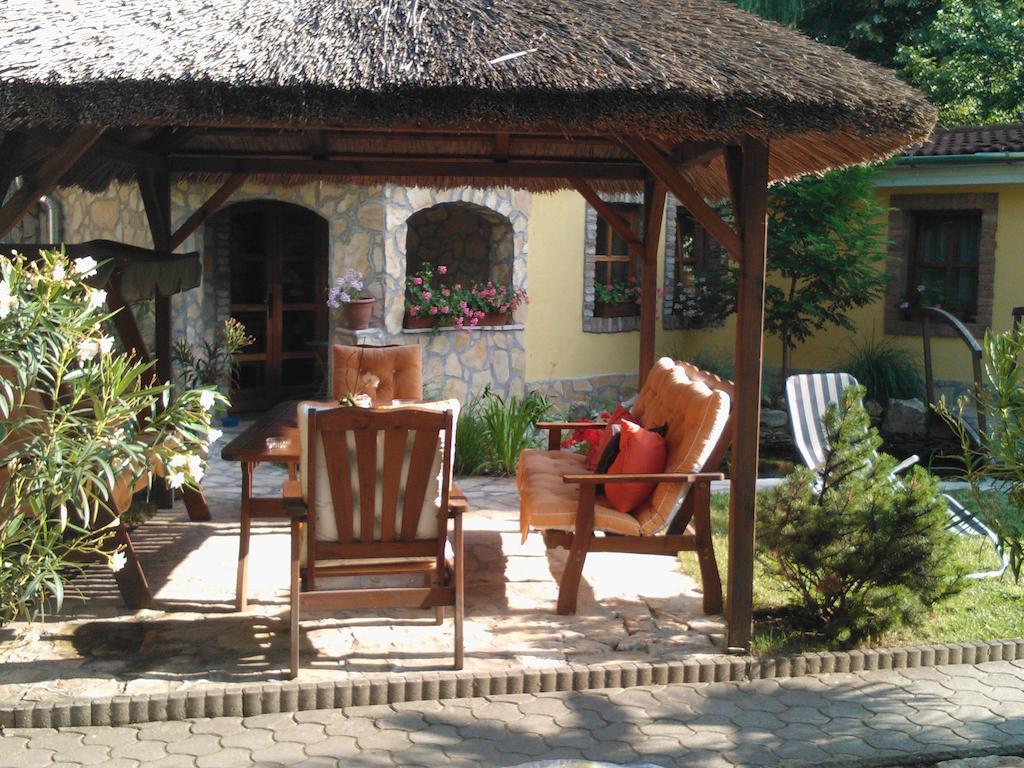 Mediterrán Apartmanház Szántód Szantod Exterior foto