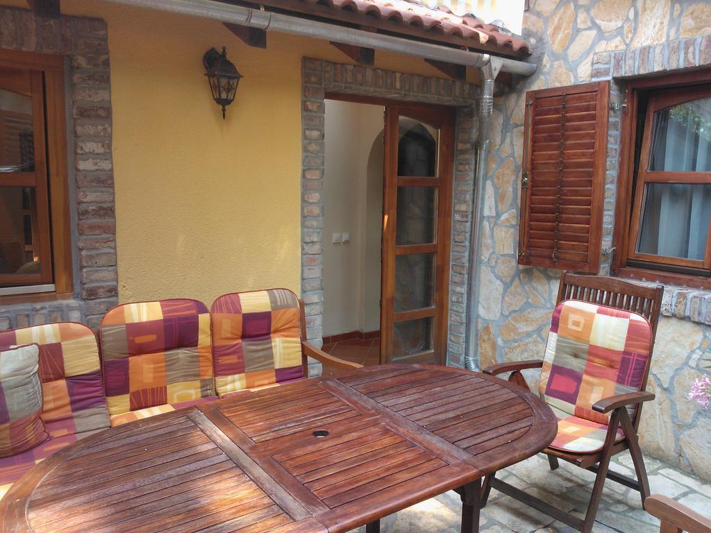 Mediterrán Apartmanház Szántód Szantod Exterior foto