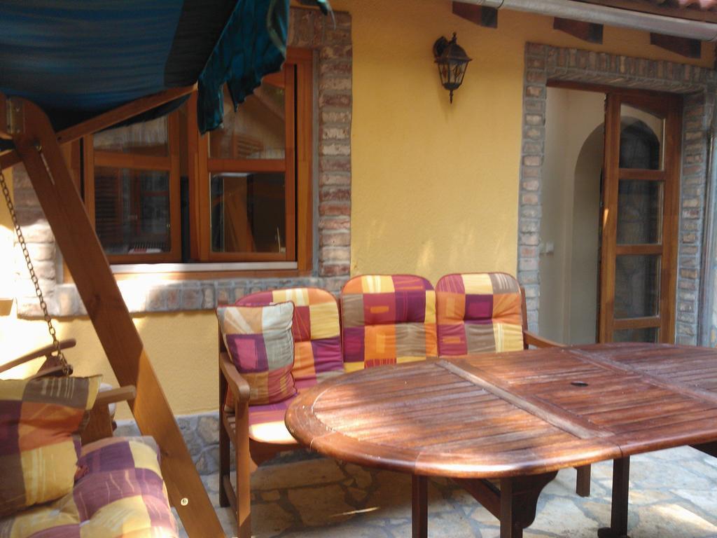 Mediterrán Apartmanház Szántód Szantod Exterior foto